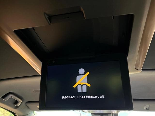 【フリップダウンモニター】大画面モニターで後席でもエンタメをお楽しみいただけます。小さなお子様にも大人気の装備です♪ 5