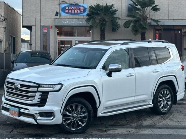 トヨタ ランドクルーザー ＺＸ　登録済み未使用車　７人乗り　４ＷＤ